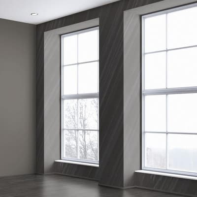Fenstergewände mit einer Sandsteintapetenverkleidung