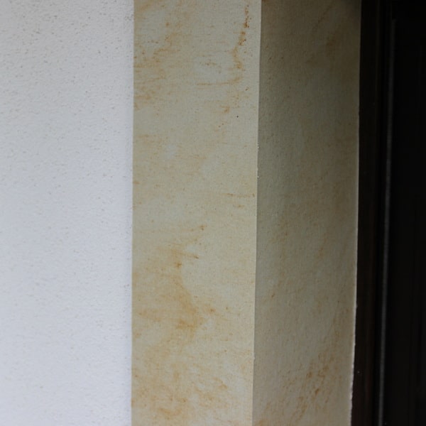 Sandstein Fenstergewände mit Sandsteintapete glatt